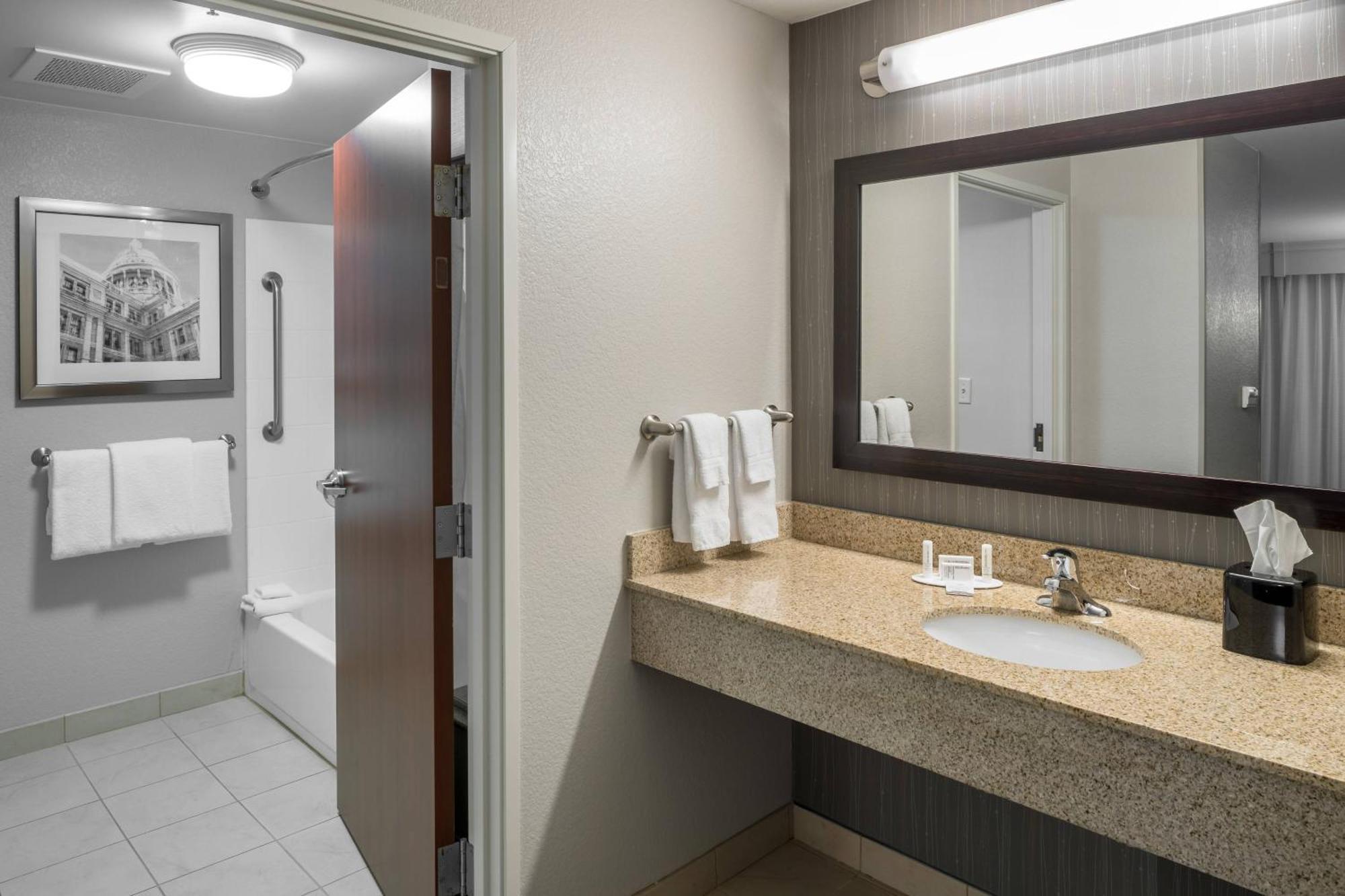 Courtyard By Marriott Austin Parmer Tech Ridge Bagian luar foto